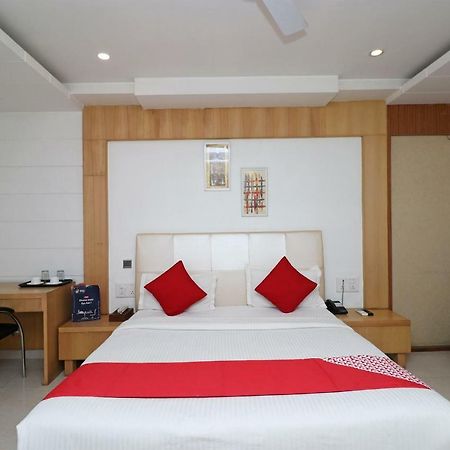 Oyo 5843 Hotel Yash Inn Mirzapur Ngoại thất bức ảnh