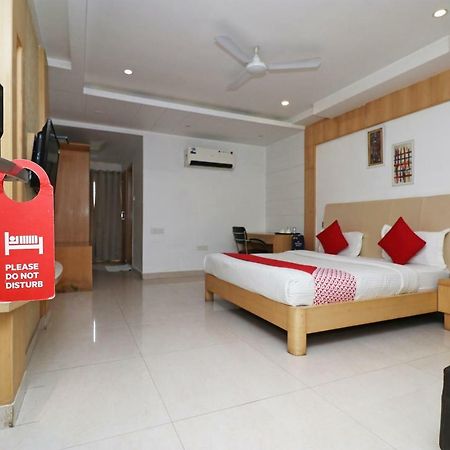 Oyo 5843 Hotel Yash Inn Mirzapur Ngoại thất bức ảnh