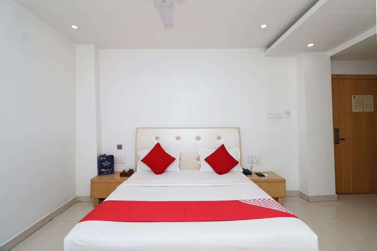 Oyo 5843 Hotel Yash Inn Mirzapur Ngoại thất bức ảnh