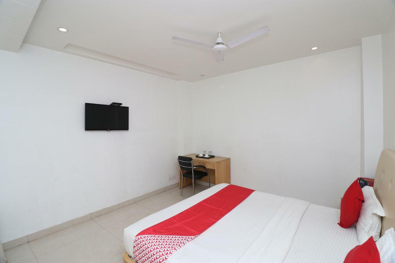 Oyo 5843 Hotel Yash Inn Mirzapur Ngoại thất bức ảnh