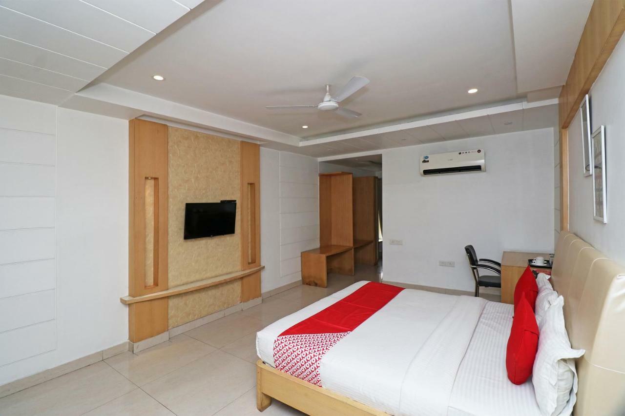 Oyo 5843 Hotel Yash Inn Mirzapur Ngoại thất bức ảnh