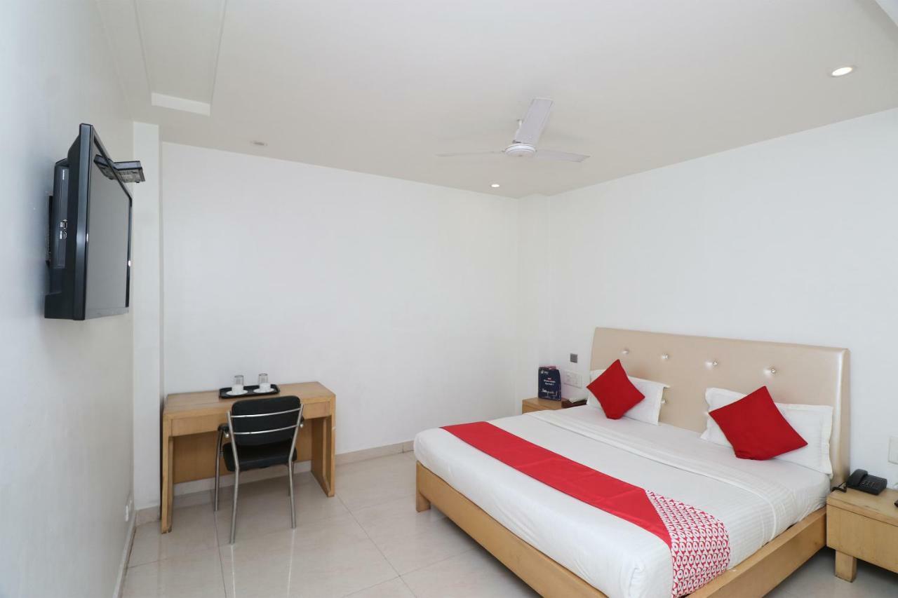 Oyo 5843 Hotel Yash Inn Mirzapur Ngoại thất bức ảnh