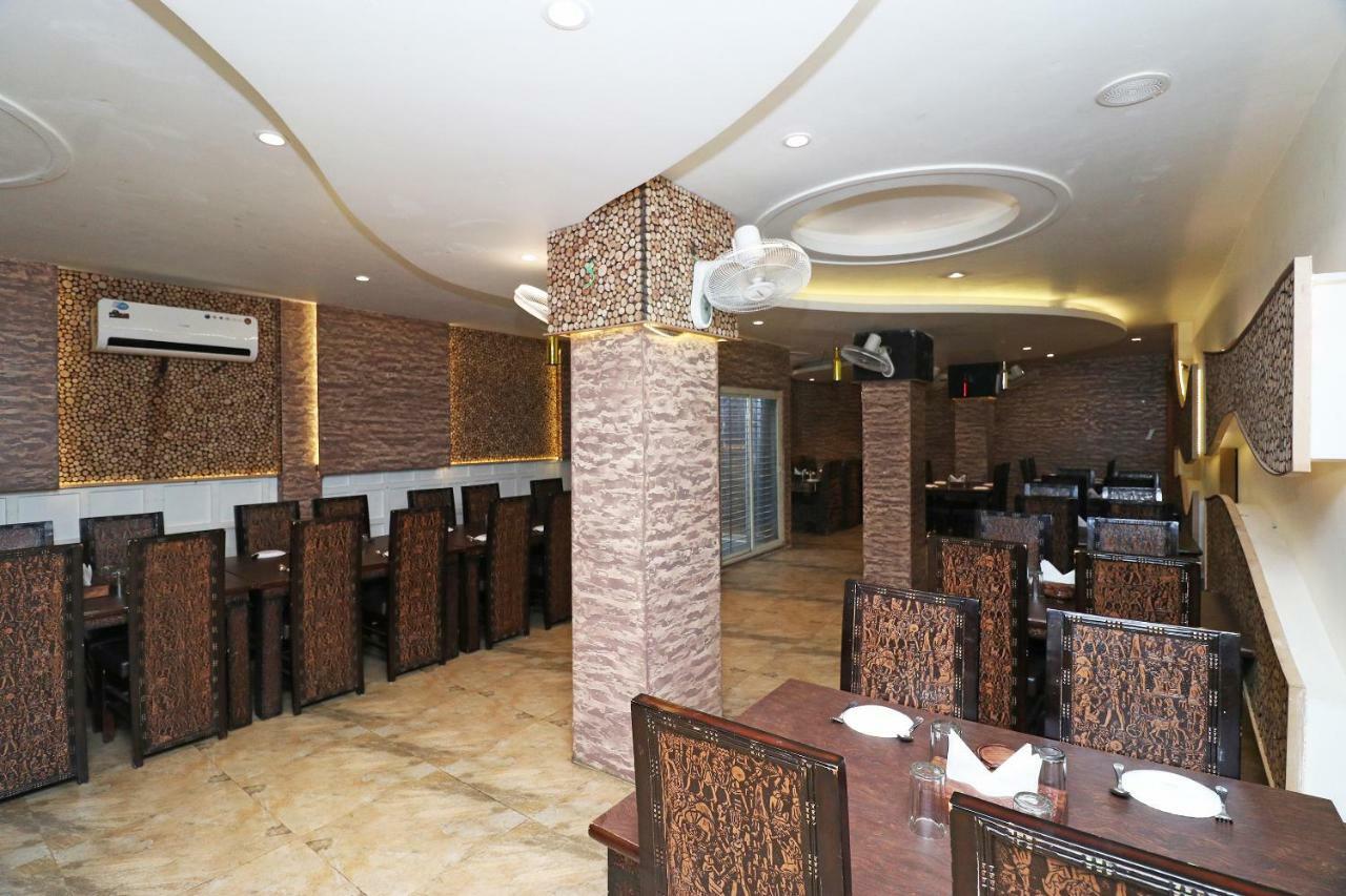 Oyo 5843 Hotel Yash Inn Mirzapur Ngoại thất bức ảnh
